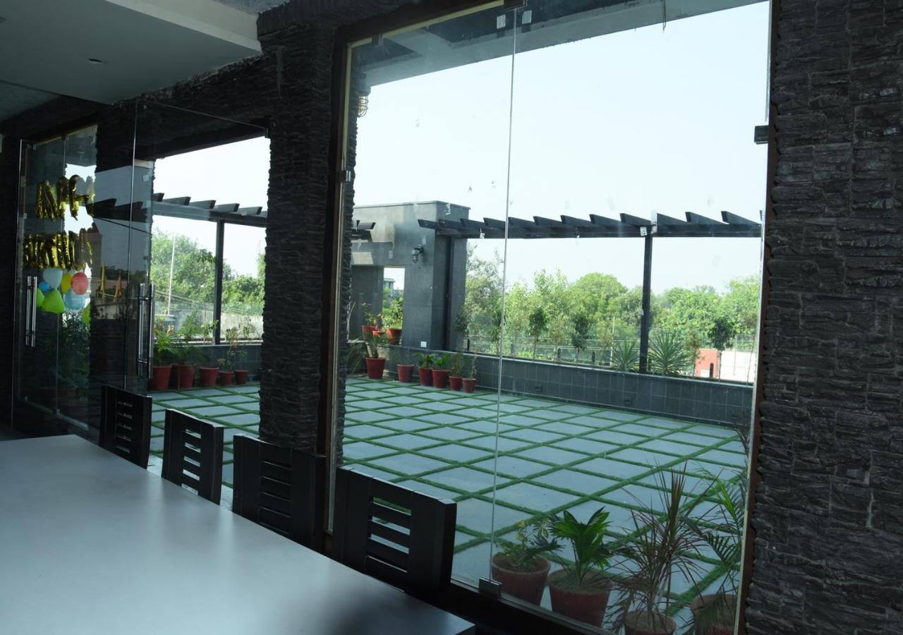 Hotel Shanti Vilas Baran Екстериор снимка
