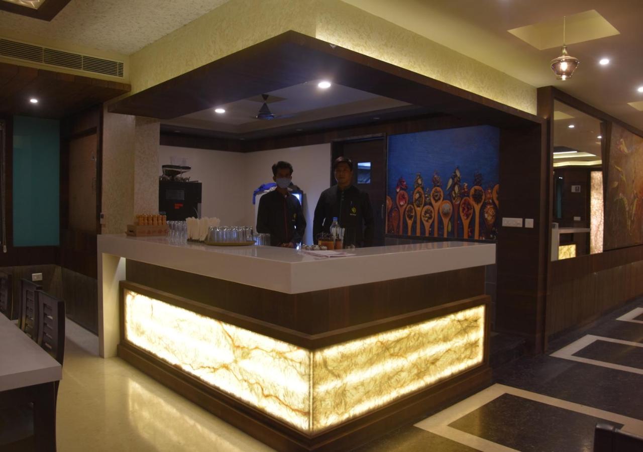 Hotel Shanti Vilas Baran Екстериор снимка